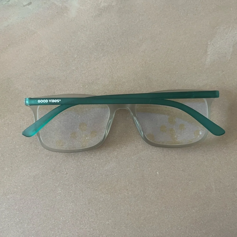 Life is Good - Good Vibes Dickens Matte Grey Reading Glasses w/Drawstring Pouch